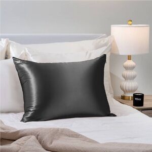 NWT Blissy King Size 600 Thread Count Silk
Pillowcase Dark Gray